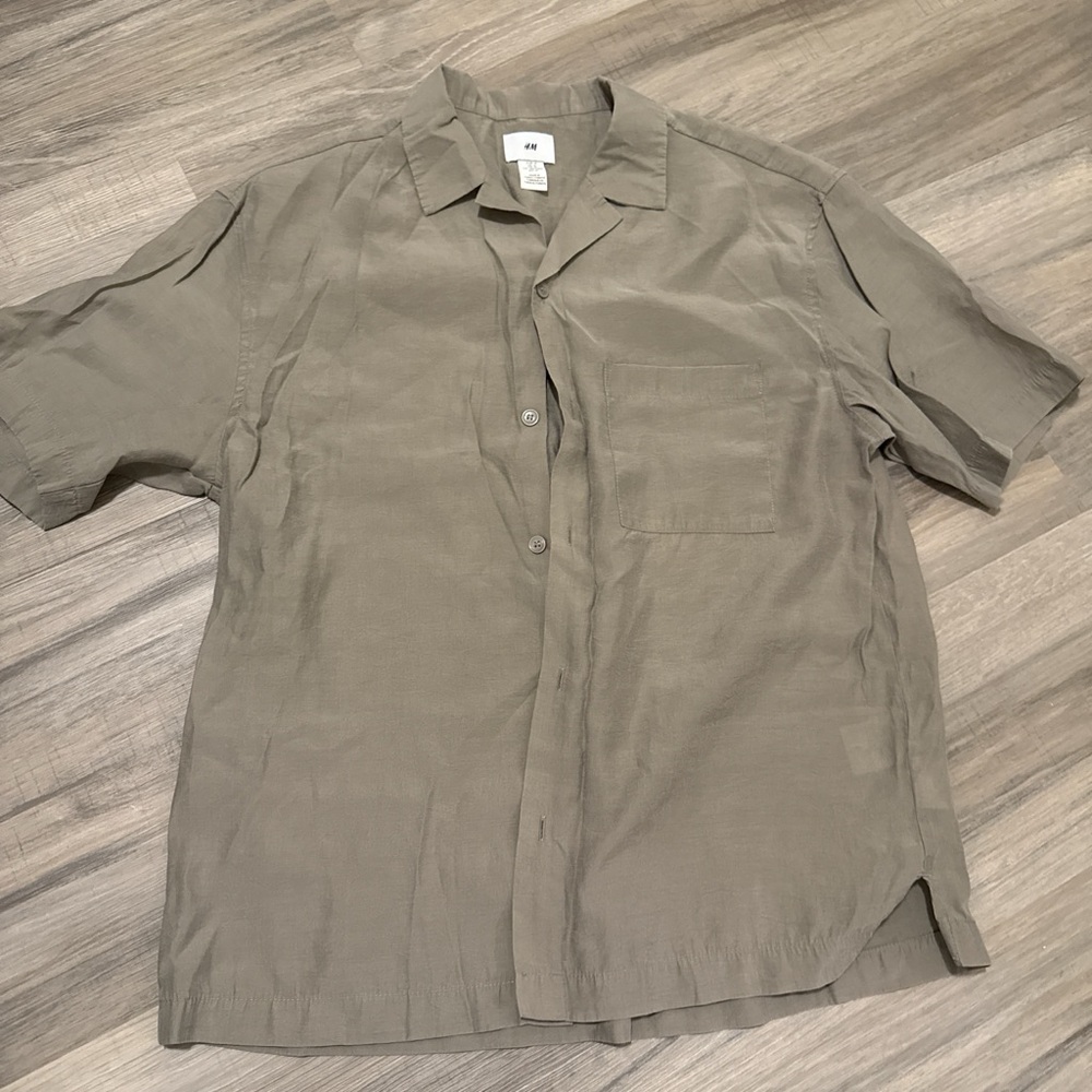 H&M Men's Short-Sleeve Button-Down Shirt in Taupe